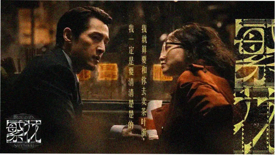 家长陪伴孩子朗读一年级古诗的场景